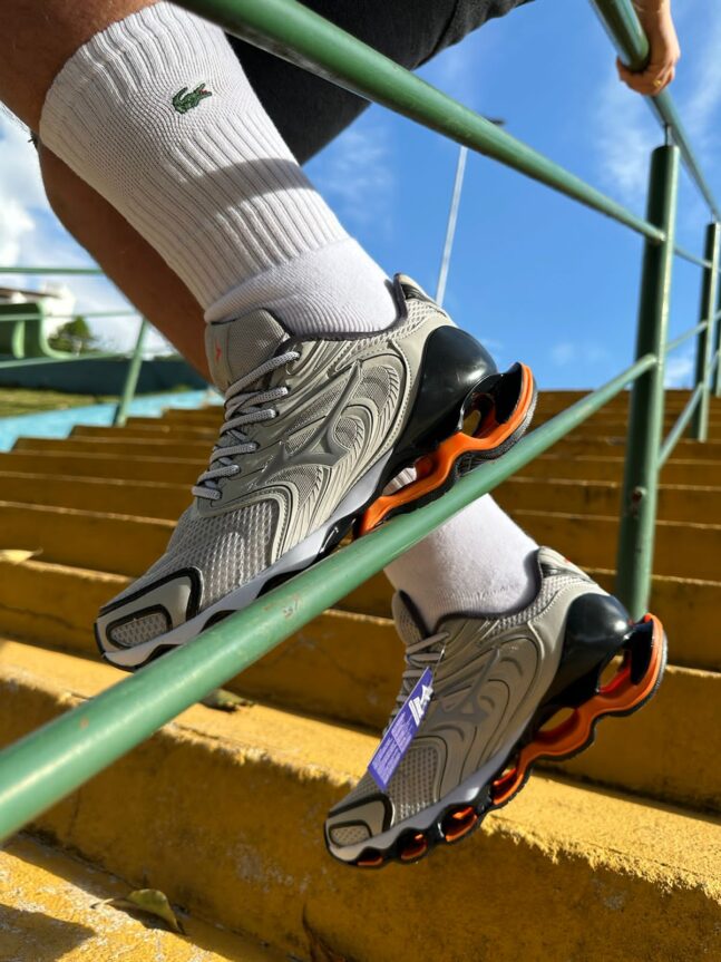 Tênis Wave Prophecy 12 Masculino Mizuno Cinza/Laranja
