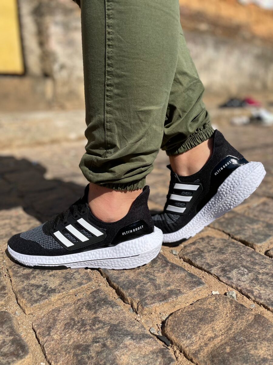Tênis Ultraboost 21 Masculino Adidas Preto/Branco - Imagem 4
